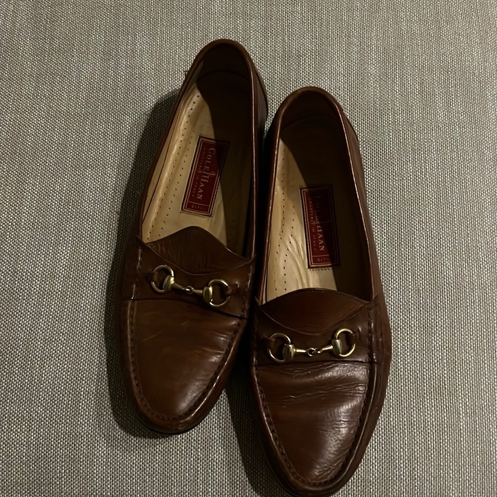 No longer need these dress shoes. Good overall condition.
